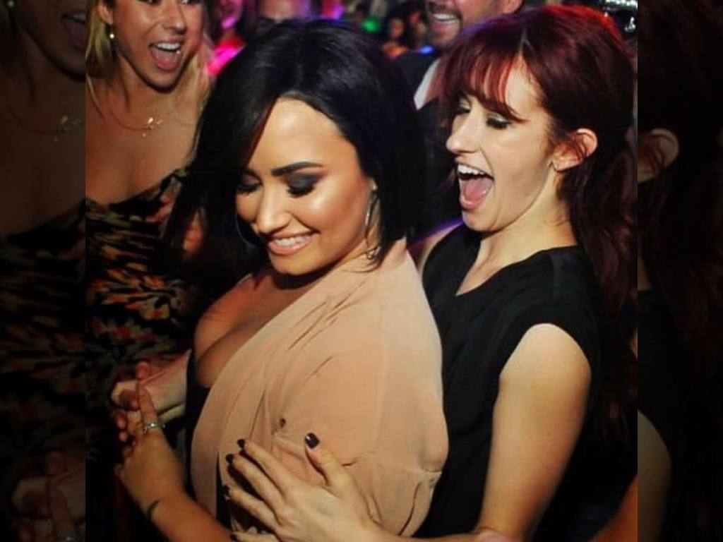 Echipa lui Demi Lovato vrea să o îndepărteze pe artistă de prietenii toxici