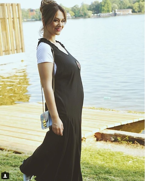 FOTO: 11 artiste de la noi care demonstrează că femeile însărcinate sunt cele mai frumoase