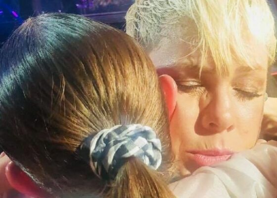 VIDEO: P!nk a oprit concertul și a izbucnit în lacrimi! O adolescentă din public a făcut-o să plângă!