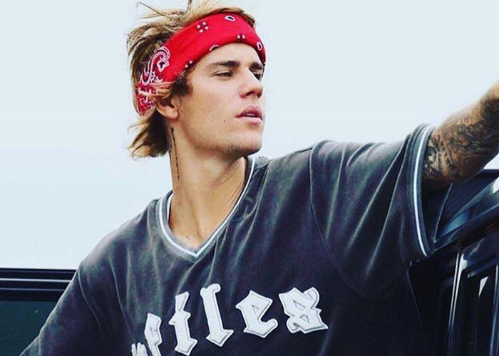 FOTO OMG | Justin Bieber și-a schimbat look-ul și arată ca din filmele din anii ’80