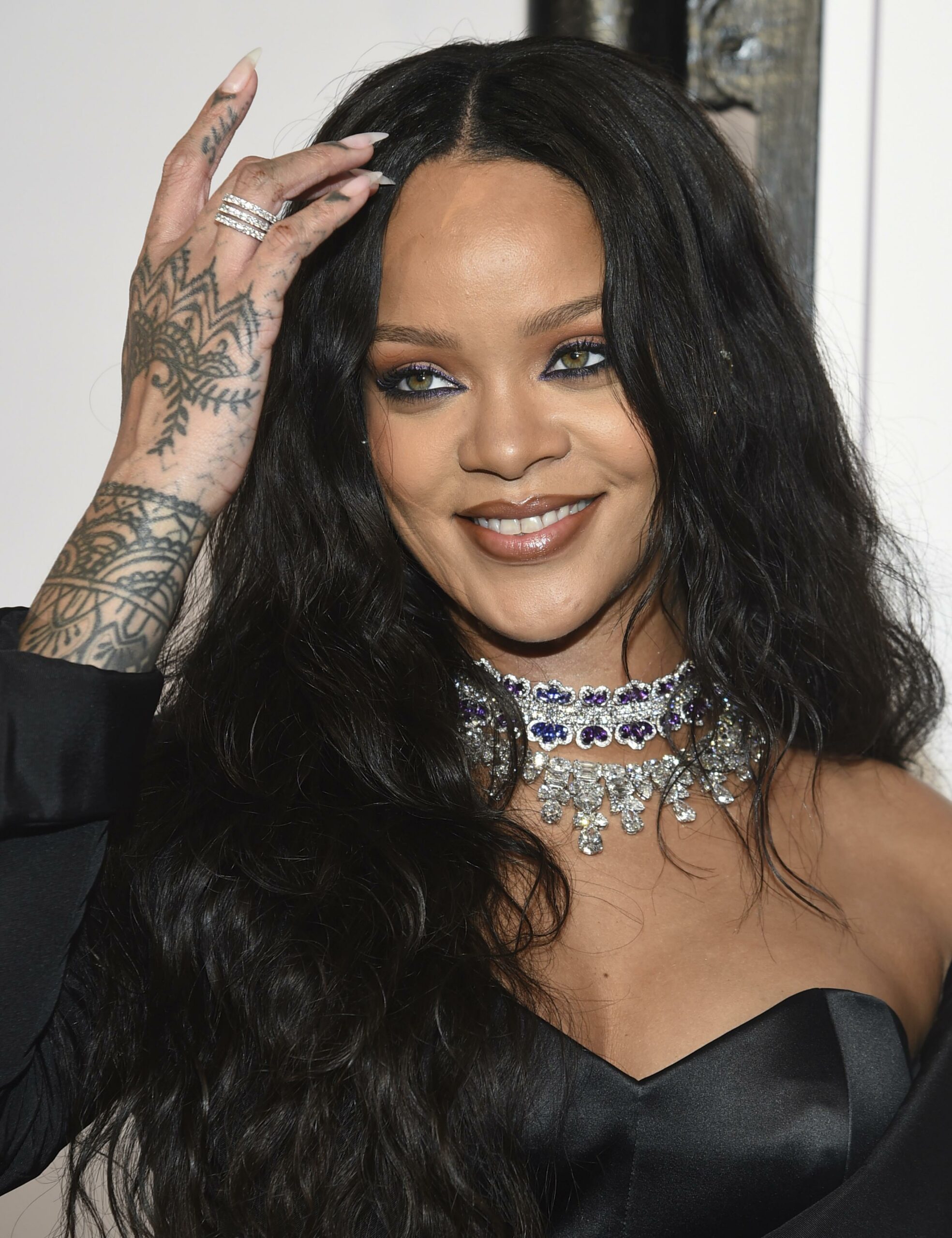 FOTO: Rihanna lansează un nou trend. Ai avea curaj să porți așa ceva?