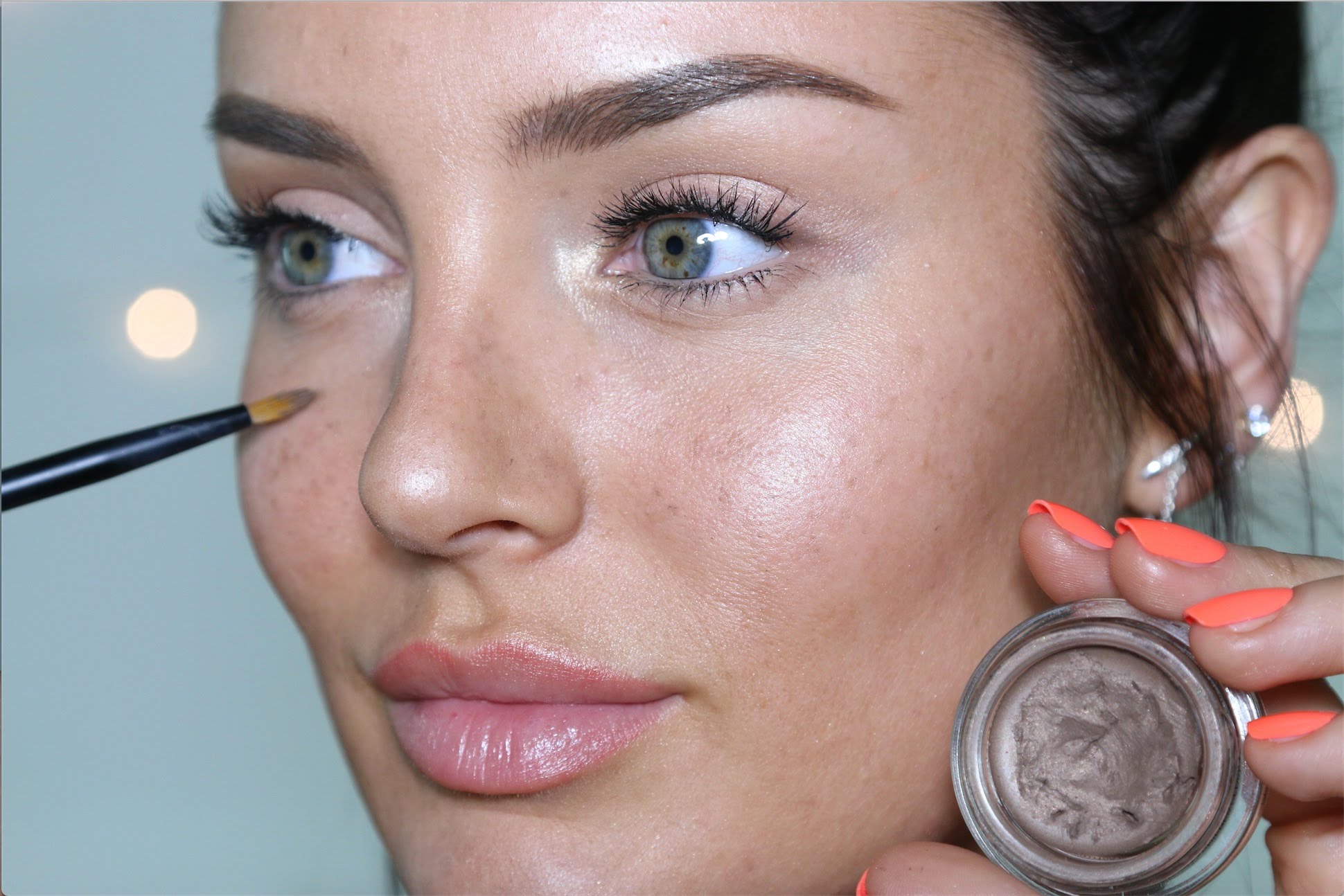 7 trucuri de makeup pe care le folosesc stiliştii profesionişti