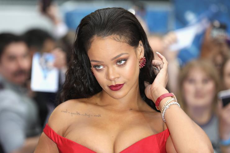 Ce i-a răspuns Rihanna unui fan care a întrebat-o când lansează o piesă nouă