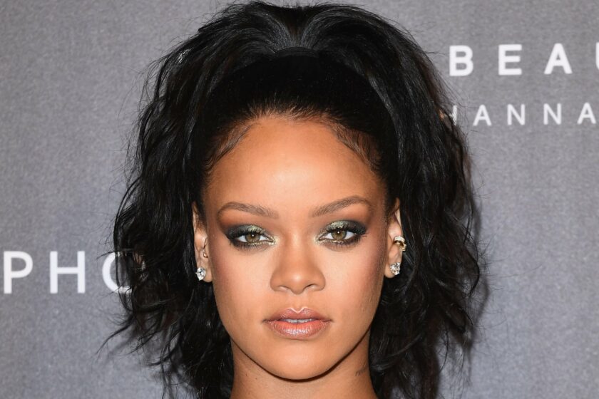 După make-up și lenjerie intimă, Rihanna vrea să facă… mobilă