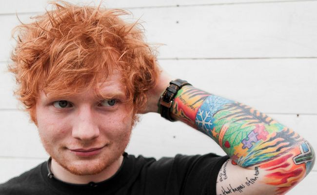 Știai că Ed Sheeran are un tatuaj care e scris greșit? Uite ce reprezintă!
