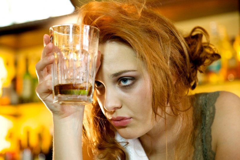 8 lucruri nasoale care se întâmplă când bei prea mult