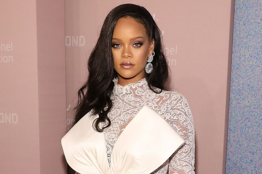 FOTO | Rihanna își vinde vila de lux din Los Angeles. Motivul e halucinant!