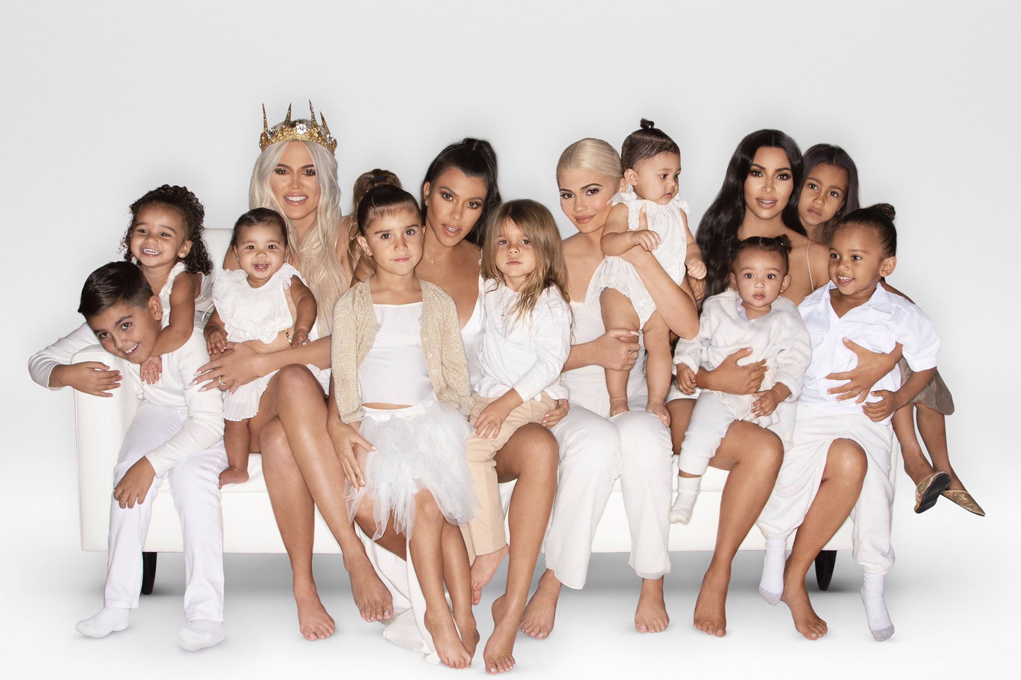 Surorile Kardashian-Jenner au postat o fotografie de familie, dar s-au făcut de râs. Ce au observat fanii