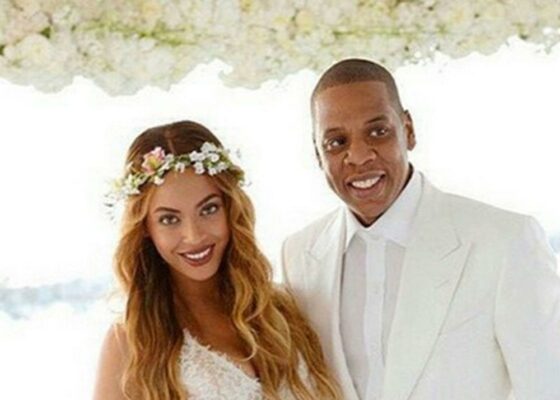FOTO: Beyonce a îmbrăcat rochia de mireasă din nou, la 10 ani de la prima nuntă