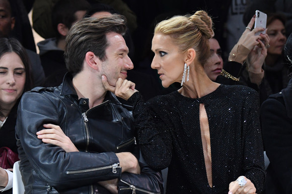 FOTO | Celine Dion uimește din nou. Cum s-a îmbrăcat la Paris Fashion Week?
