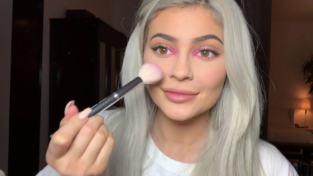 Kylie Jenner și-a denumit două produse de make-up după piesele unei celebrități. Uite despre cine este vorba!
