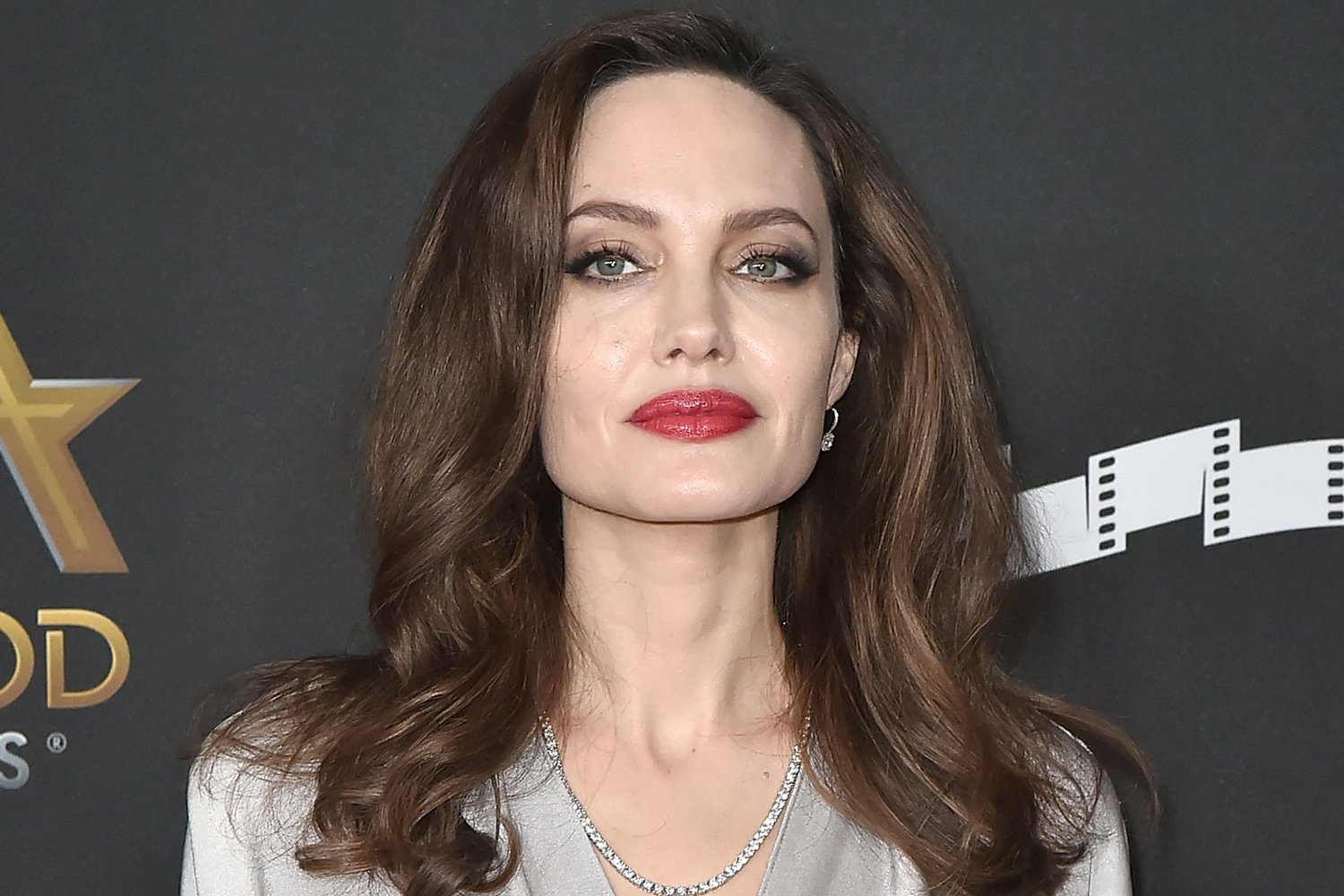 WOW! Angelina Jolie s-a răzbunat pe Brad Pitt! Uite ce a făcut artista!