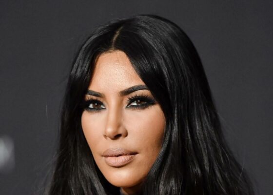 Kim Kardashian, criticată că are o piele foarte urâtă. Uite de ce boală suferă!