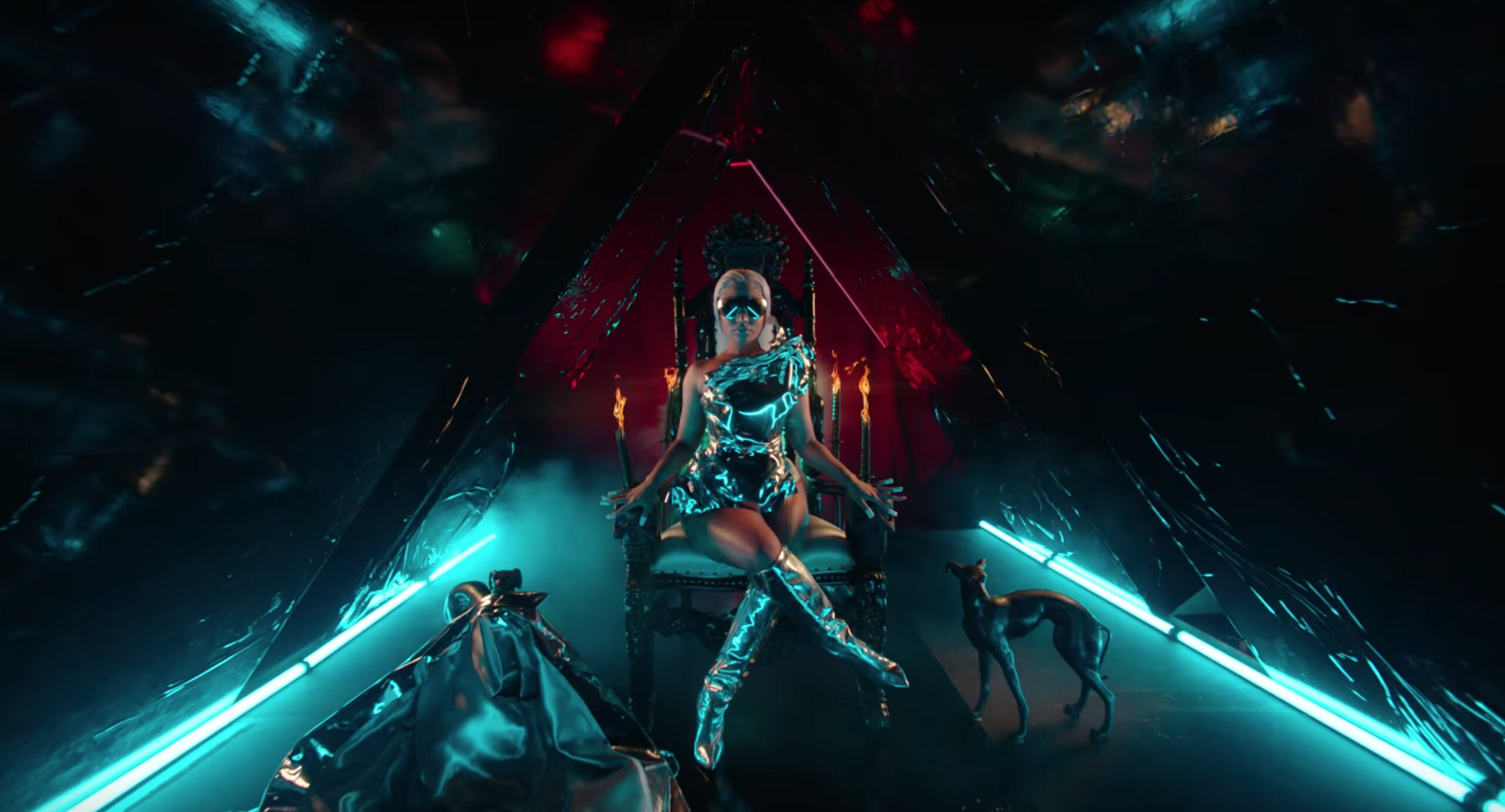 VIDEOCLIP NOU: Nicki Minaj – Hard White