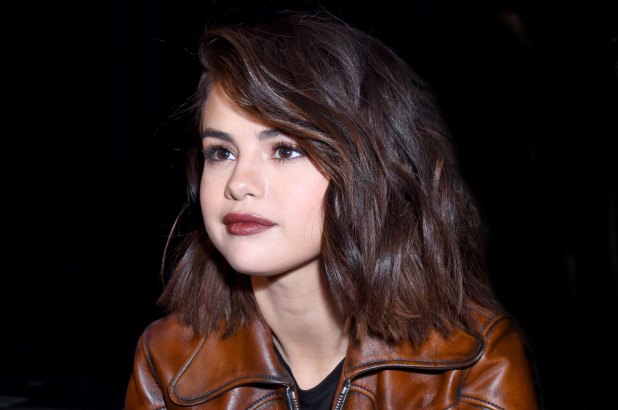 FOTO HOT | Selena Gomez s-a pozat în costum de baie și a încins internetul