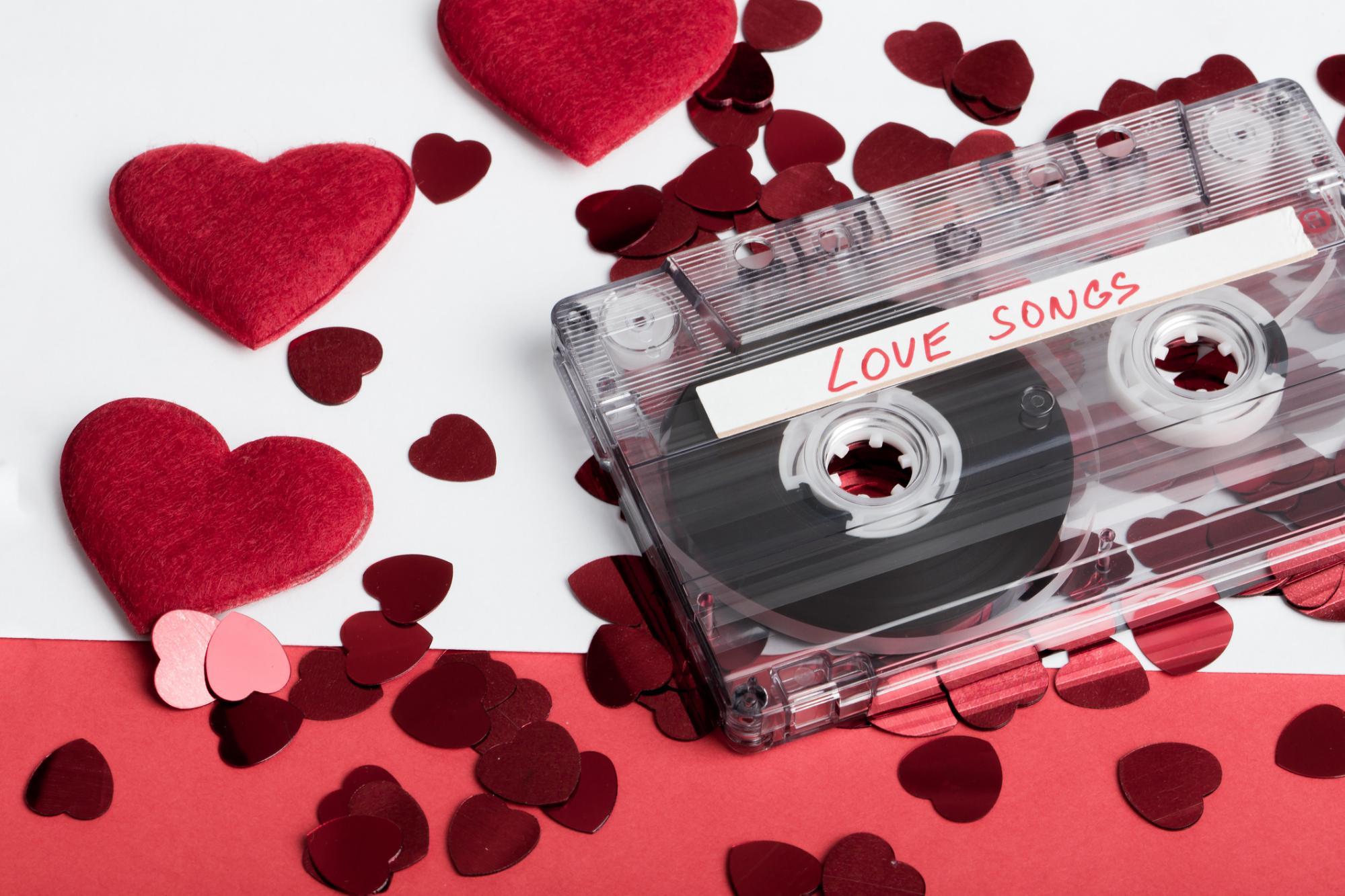 ASCULTĂ | 14 piese de dragoste pentru #Valentine’sDay