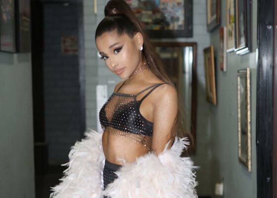 10 staruri care o URĂSC pe Ariana Grande