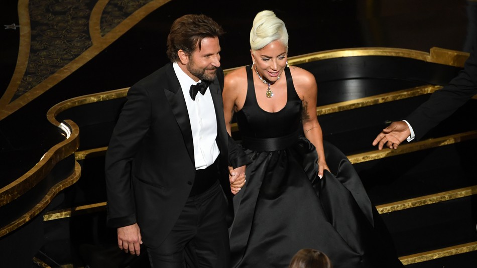 Lady Gaga și Bradley Cooper, moment romantic la Oscar 2019