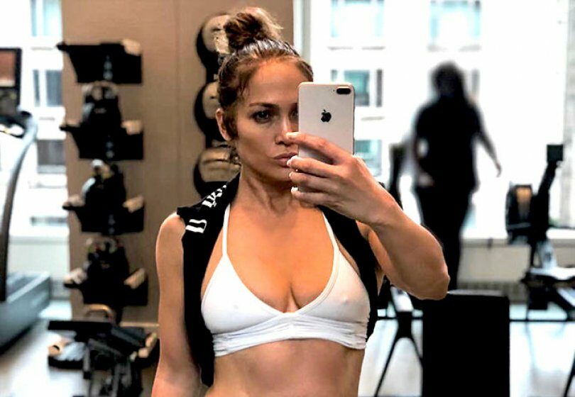 10 fotografii cu Jennifer Lopez la 50 de ani, care te vor motiva să te apuci de sală
