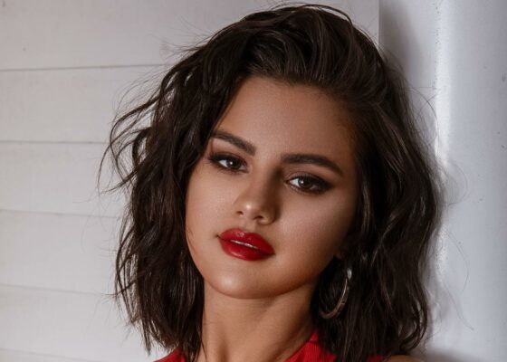 FOTO HOT | Selena Gomez a creat un costum de baie care să-i ascundă cicatricile de la transplant