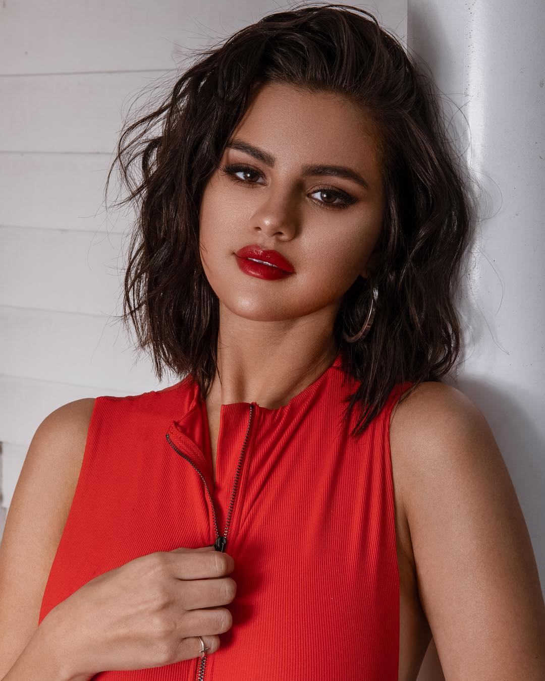 FOTO HOT | Selena Gomez a creat un costum de baie care să-i ascundă cicatricile de la transplant