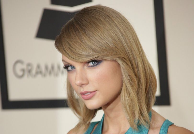 FOTO | Știai că Taylor Swift are o dublură? Uite cât de bine seamănă cele două!