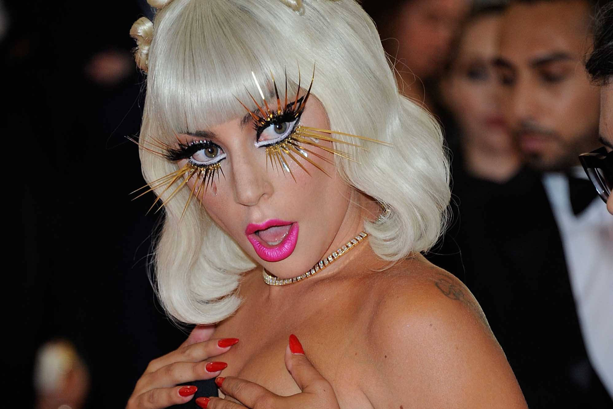 OMG! Lady Gaga a șocat pe toată lumea cu apariția de la Met Gala! Uite de când nu s-a mai epilat!