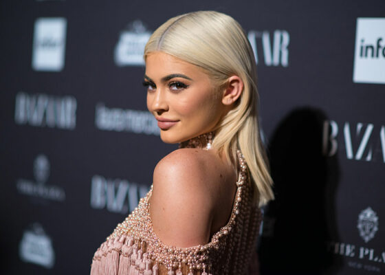Kylie Jenner dă din nou lovitura! Vedeta va lansa o linie de haine și încălțăminte pentru bebeluși