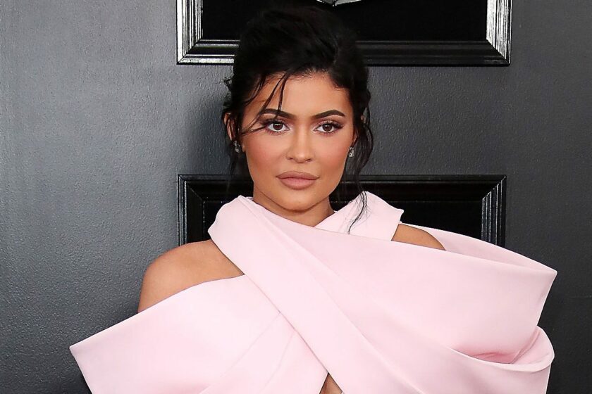 O nouă extravaganță marca Kylie Jenner! Cât costa ultima rochie purtată de vedetă