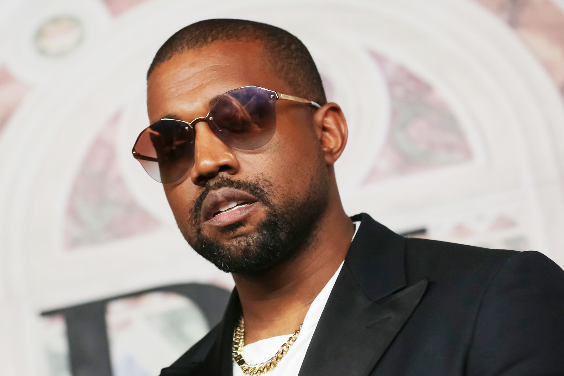 Kanye West a recunoscut că suferă de tulburare bipolară. Artistul a trecut prin momente grele!