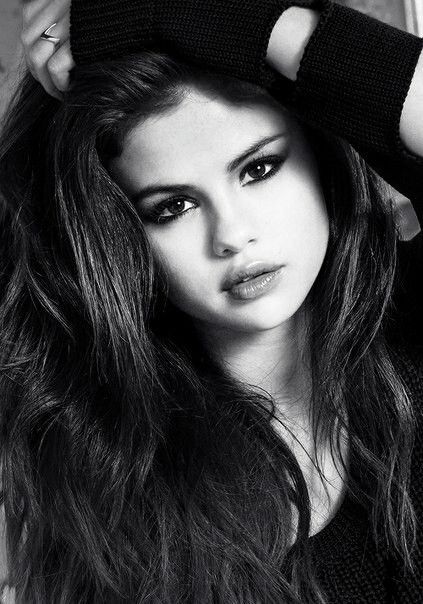 Selena Gomez a dezvăluit de ce a șters poza cu Bieber. Trebuie să vezi asta!