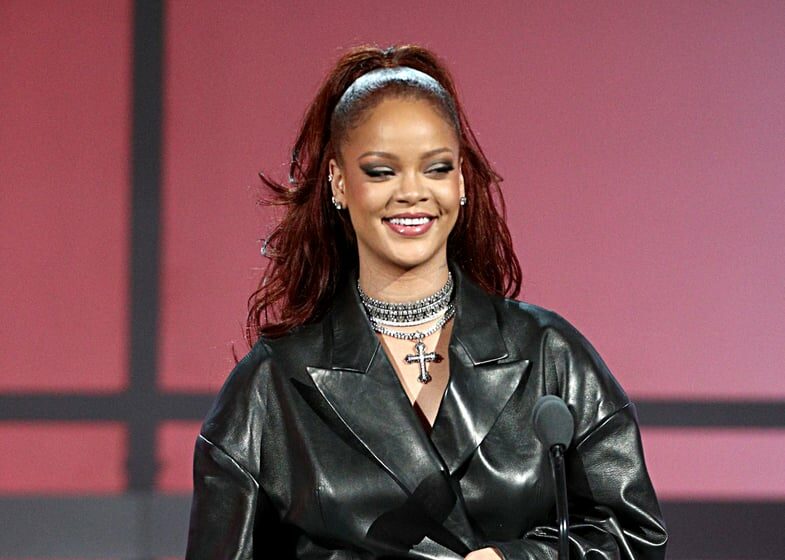 Rihanna, în centrul atenției la BET Awards 2019. Uite ce premiu a câștigat artista!