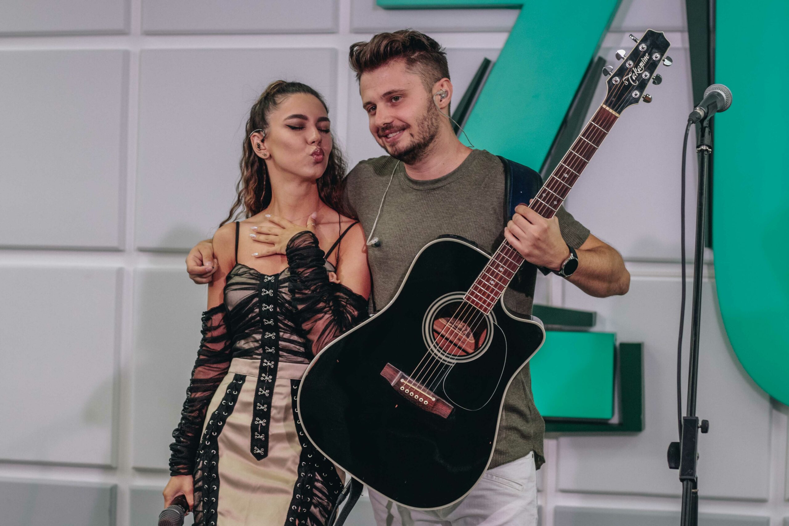 Mira și Florian Rus au cântat piesa „Străzile din București” în PREMIERĂ în Morning ZU