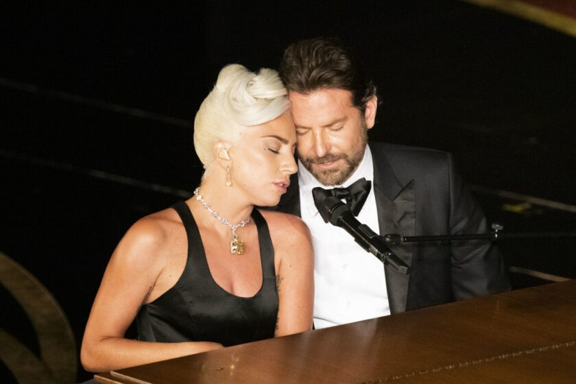 OMG! Lady Gaga este însărcinată: „Îşi ascunde burtica”