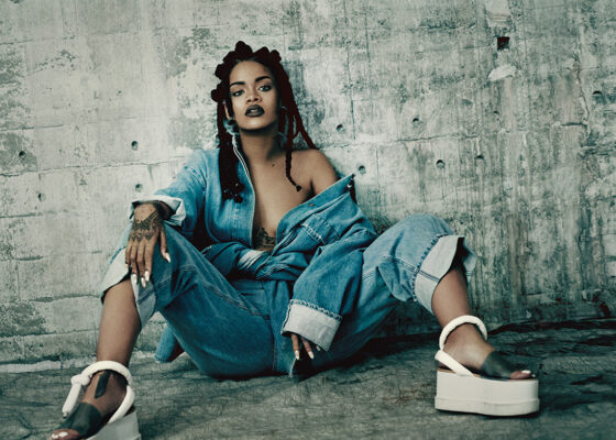 ȘAPTE imagini care demonstrează că Rihanna este „The queen of the heels”