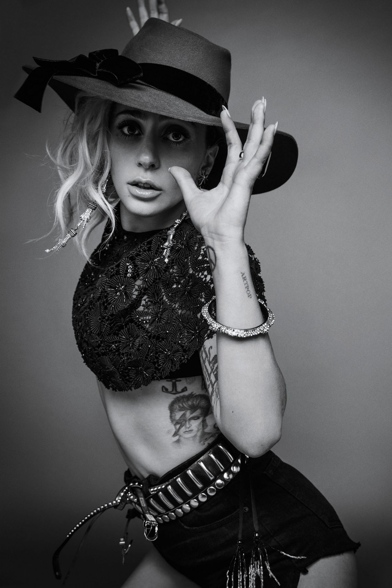 Lady Gaga va lansa produse cosmetice. Uite cum vor arăta acestea!