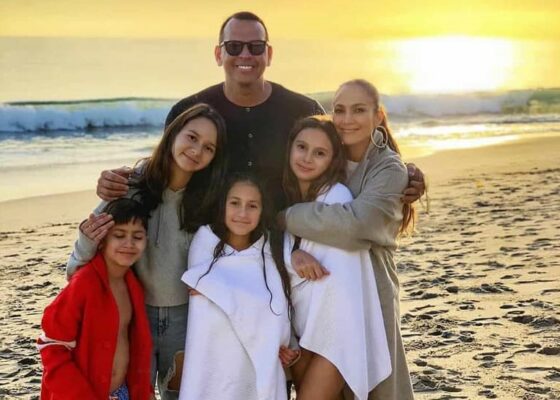 FOTO | Jennifer Lopez, vacanță în Israel cu familia