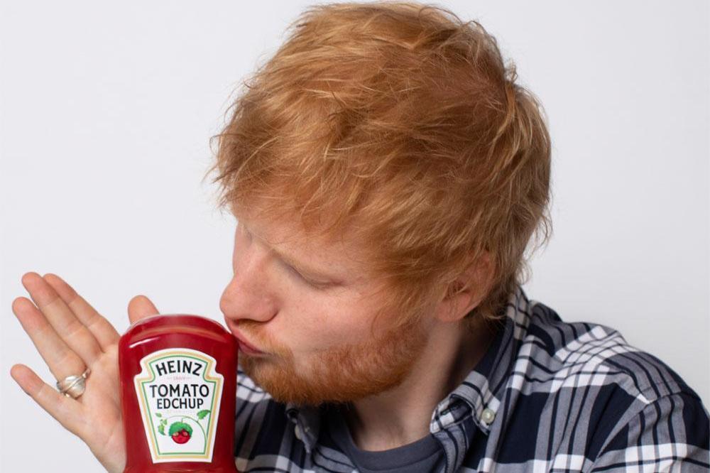Ed Sheeran a vândut primul tub de ketchup la licitație. Uie cât a valorat acesta!
