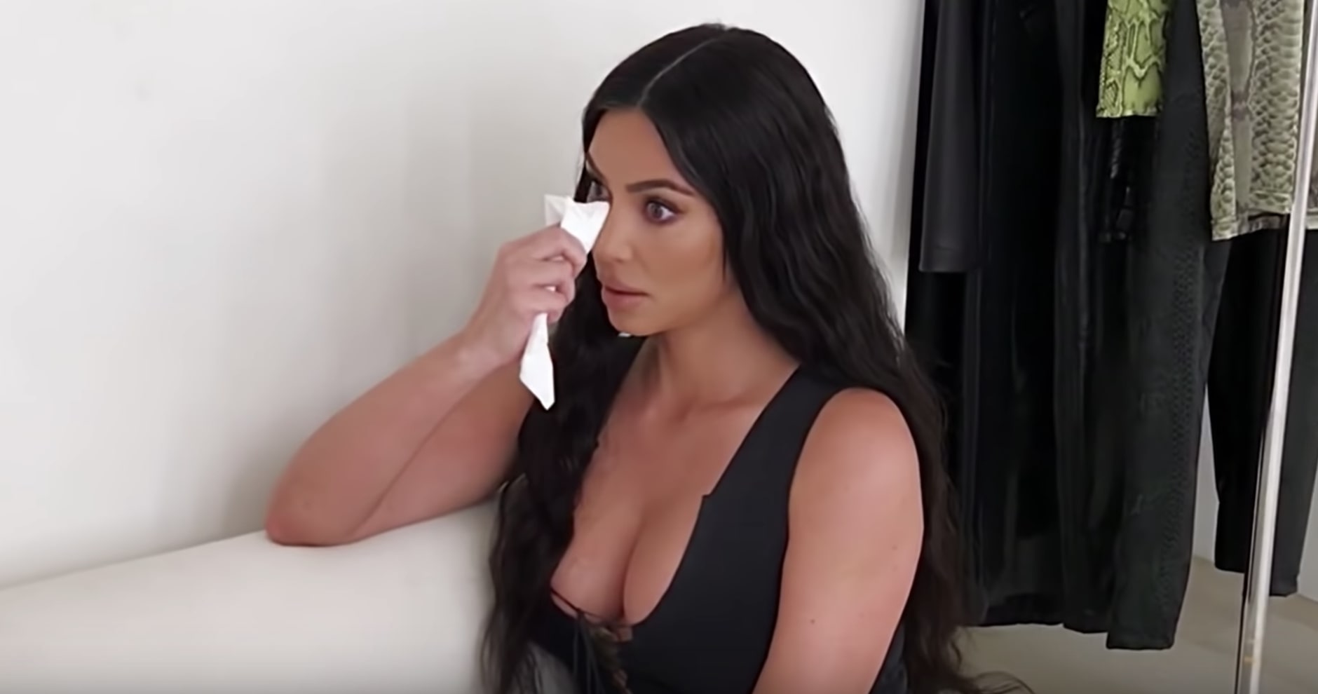 Kim Kardashian, în lacrimi după ce a primit o veste îngrozitoare. Uite de ce boală suferă vedeta!