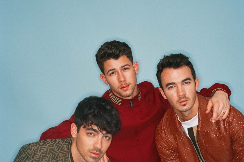 Contul de Instagram al băieților de la Jonas Brothers a fost spart. Uite cine a pus mâna pe contul lor!