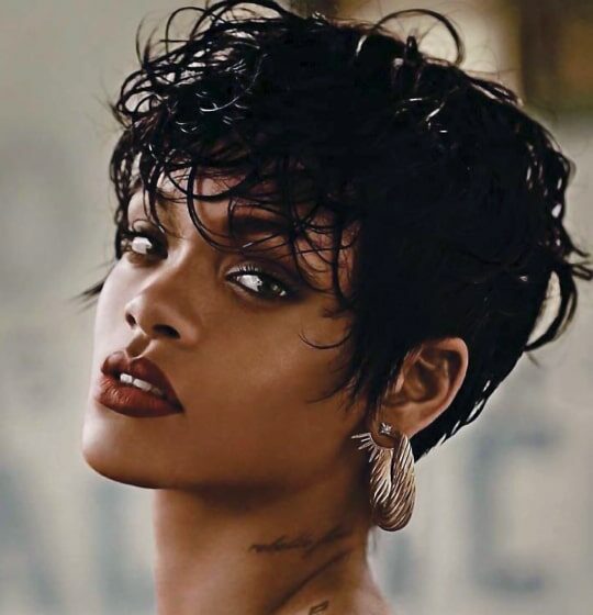 Rihanna a pierdut lupta cu kilogramele. Nu o să îți vină să crezi ce greutate are artista!