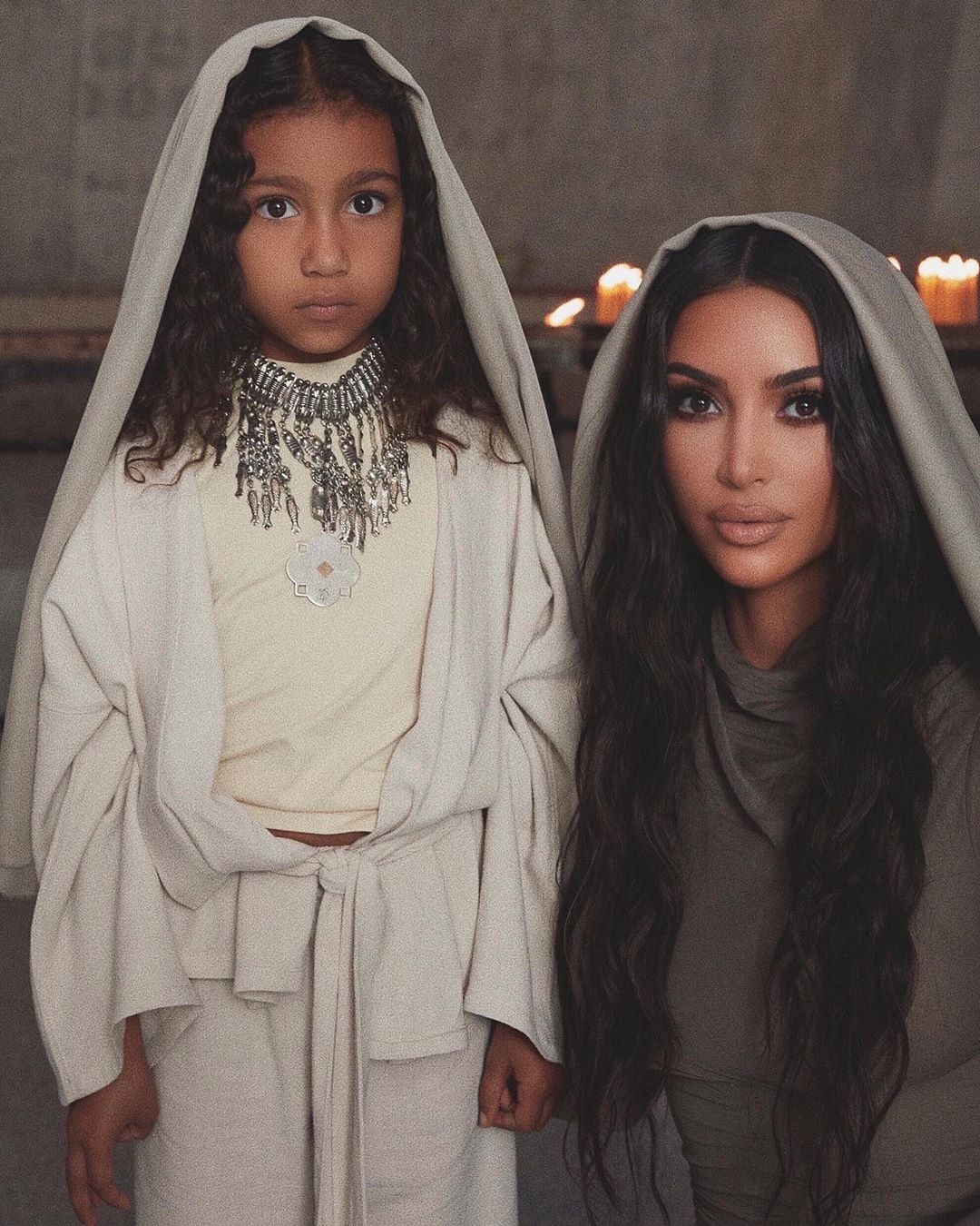 Kim Kardashian, primele imagini de la botezul copiilor. Trebuie să vezi cum s-a îmbrăcat aceasta!