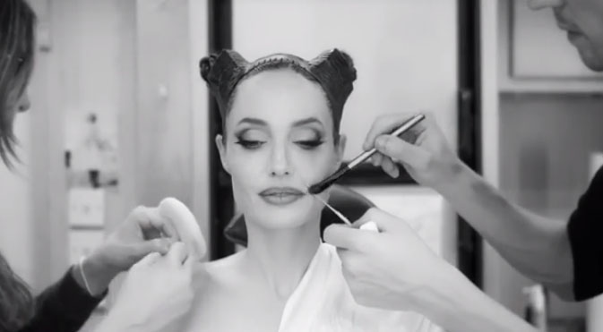VIDEO | Așa s-a transformat Angelina Jolie în „Maleficent!