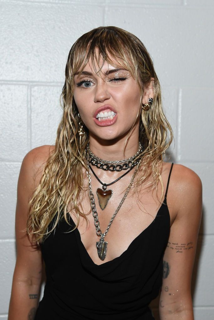 FOTO HOT | Miley Cyrus a lăsat să se vadă mai mult decât trebuia. Uite cum s-a pozat artista!