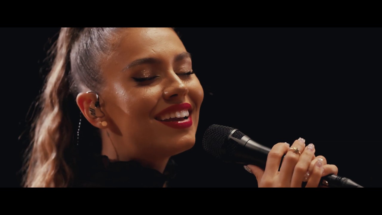 ASCULTĂ | Mira – Slide Away (LIVE Session- Miley Cyrus Cover)