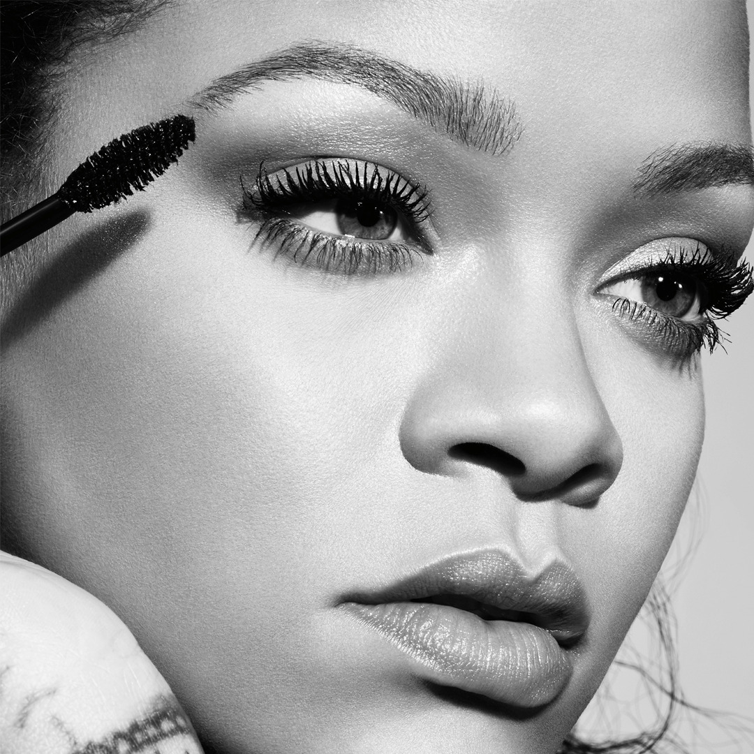 Rihanna, surpriză pentru iubitoarele de makeup