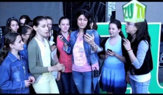 VIDEO: Copiii din Sibiu au cântat imnul împreună cu Buzdu și Morar, la Morning ZU. Tu ai învățat versurile?