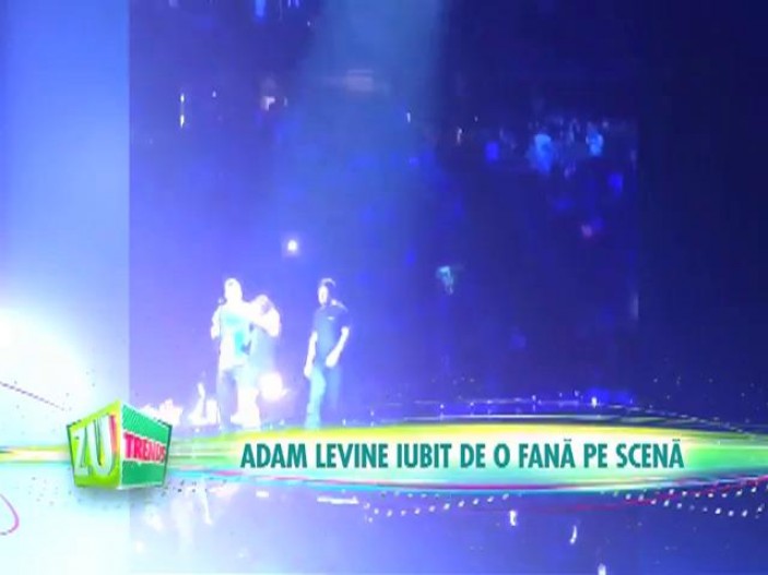 Adam Levine, iubit de o fană pe scenă