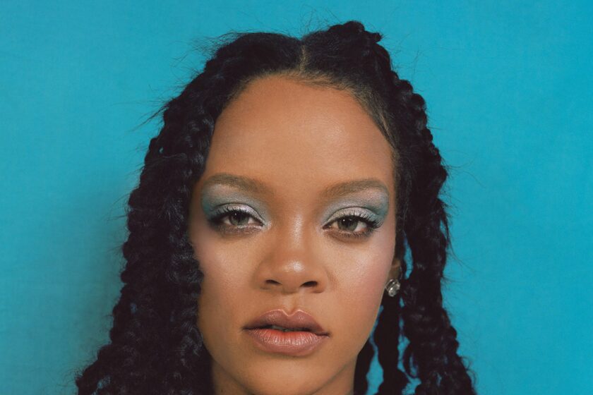 VIDEO | Rihanna a făcut primul tutorial de makeup