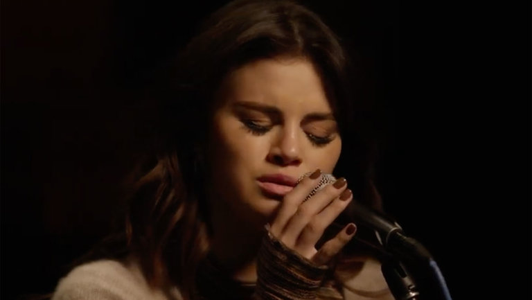 ASCULTĂ | Selena Gomez – Rare – Acoustic Version